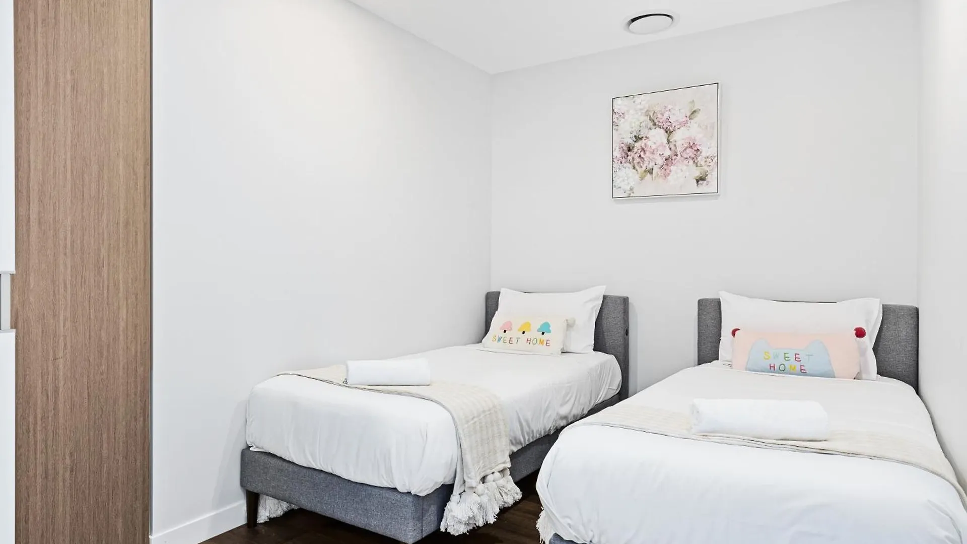 2 Bedroom 1 Bathroom Private At Casino - Paid Parking Only גולד קוסט
