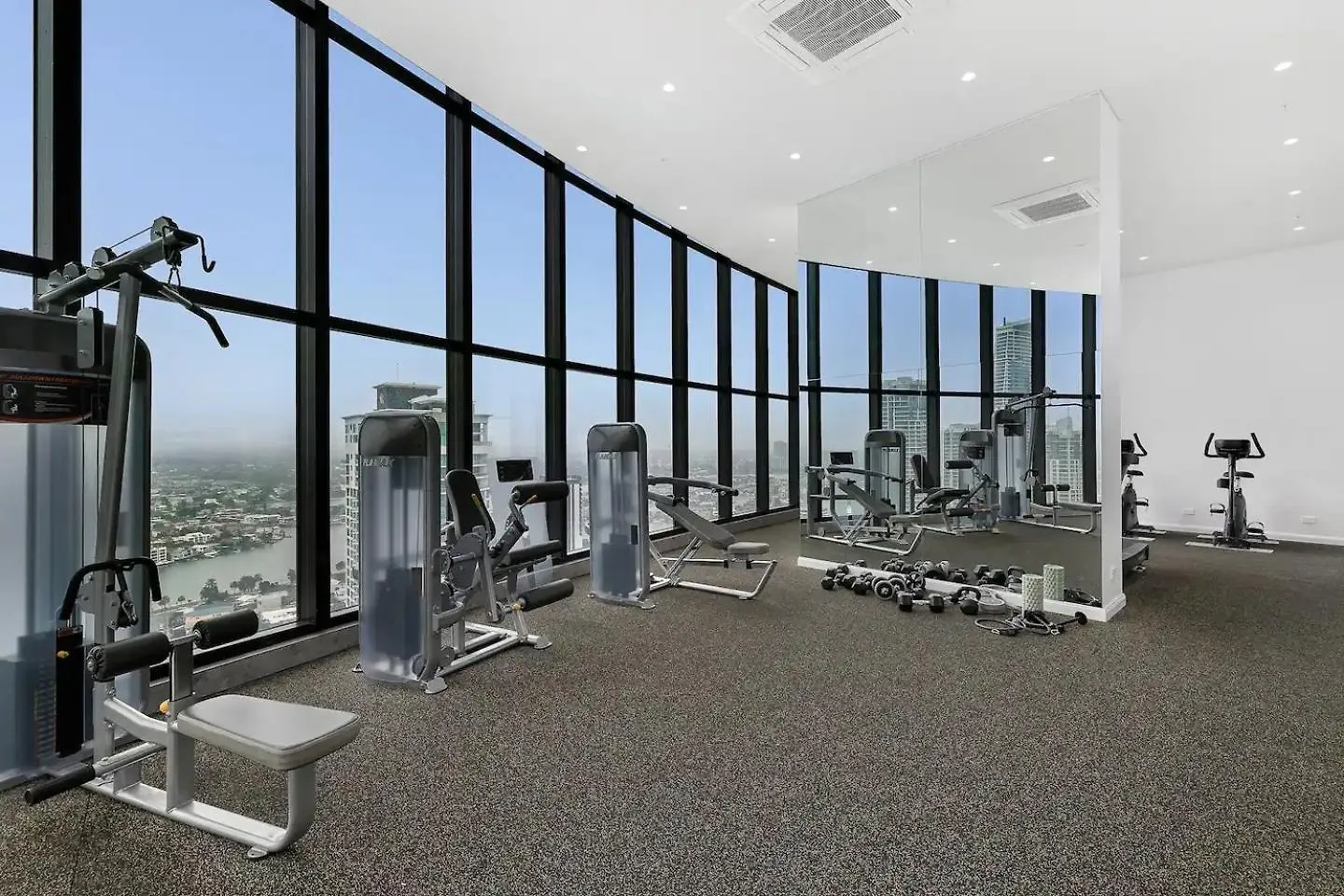 Sky-high Beachside Apartment Gold Coast