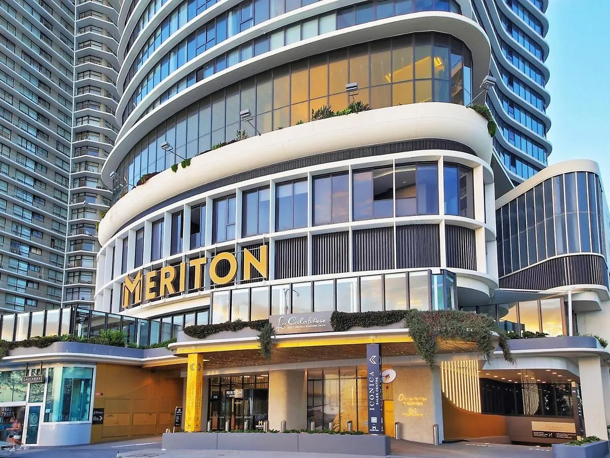 Beachfront Luxe Escape At Parking Surfers Paradise