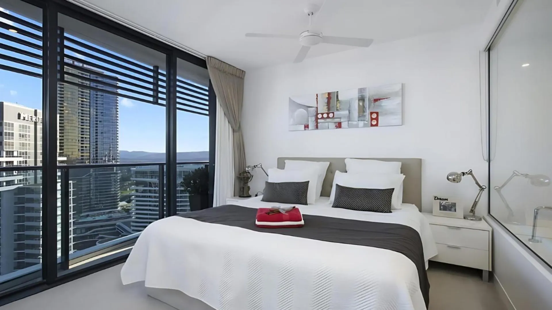 Oracle Beachfront Broadbeach Apartment *