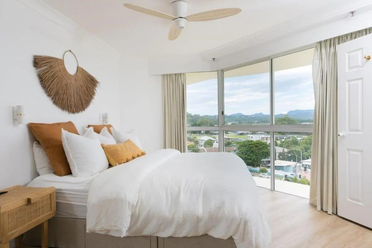 Ocean View Coastal Haven In Burleigh Heads Apartment *