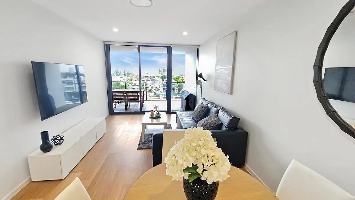 Apartment Waterfront Canal View Stylish Brand New Chic 2bed 2bath Gold Coast