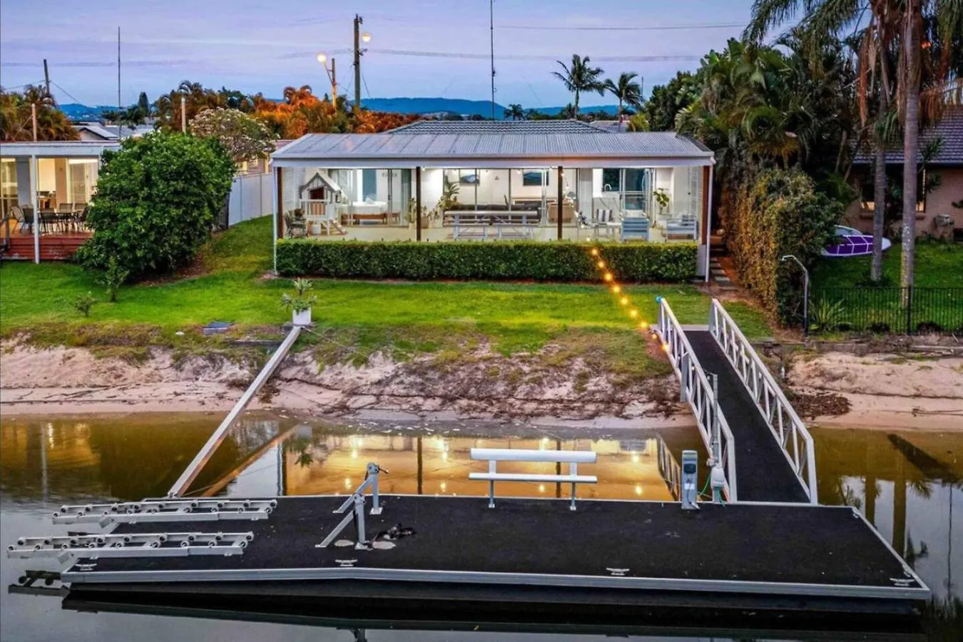 Water View Family Getaway - Wifi, Pool, Bbq Feriehus *