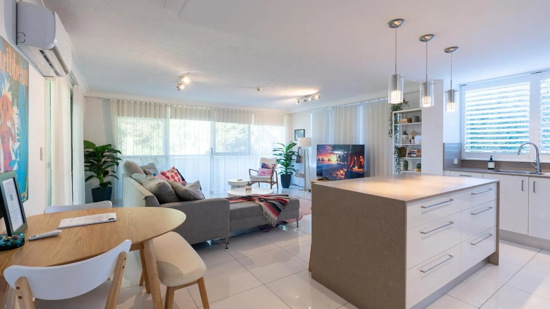 Beachside Beauty At Burleigh Pavilion! Apartment Gold Coast