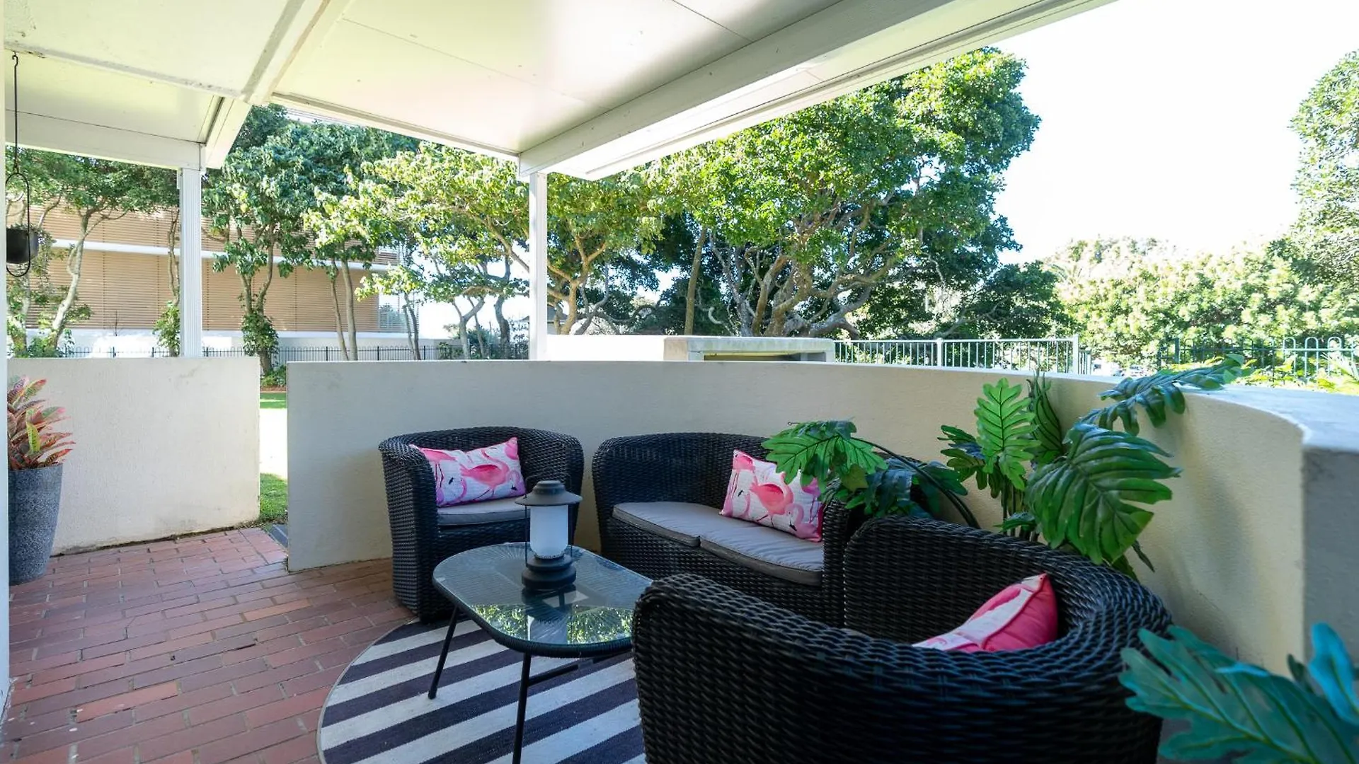 Apartment Beachside Beauty At Burleigh Pavilion!