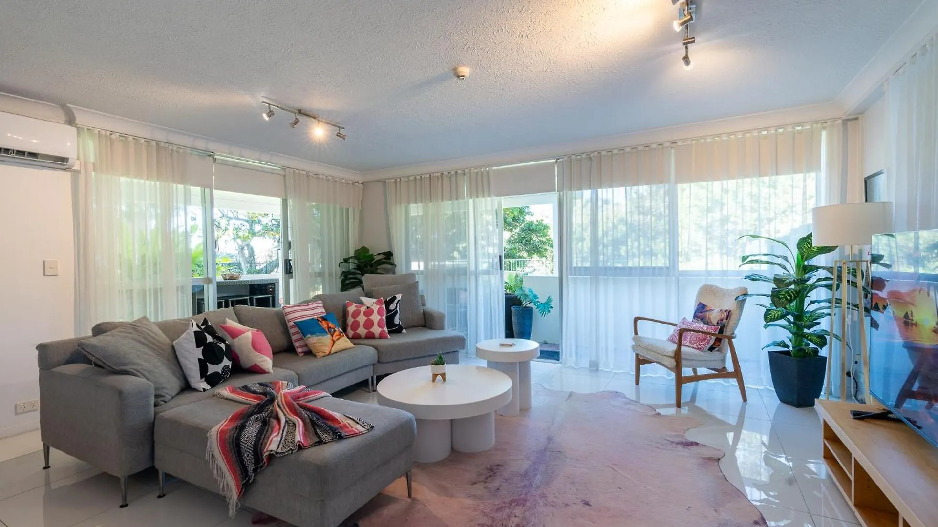 Beachside Beauty At Burleigh Pavilion! Apartment Gold Coast