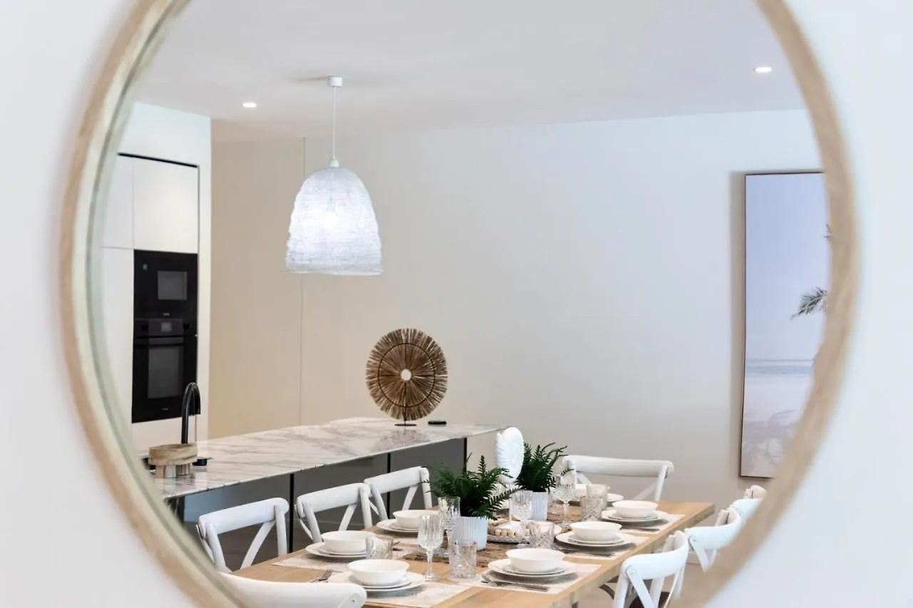 Modern Palms Getaway