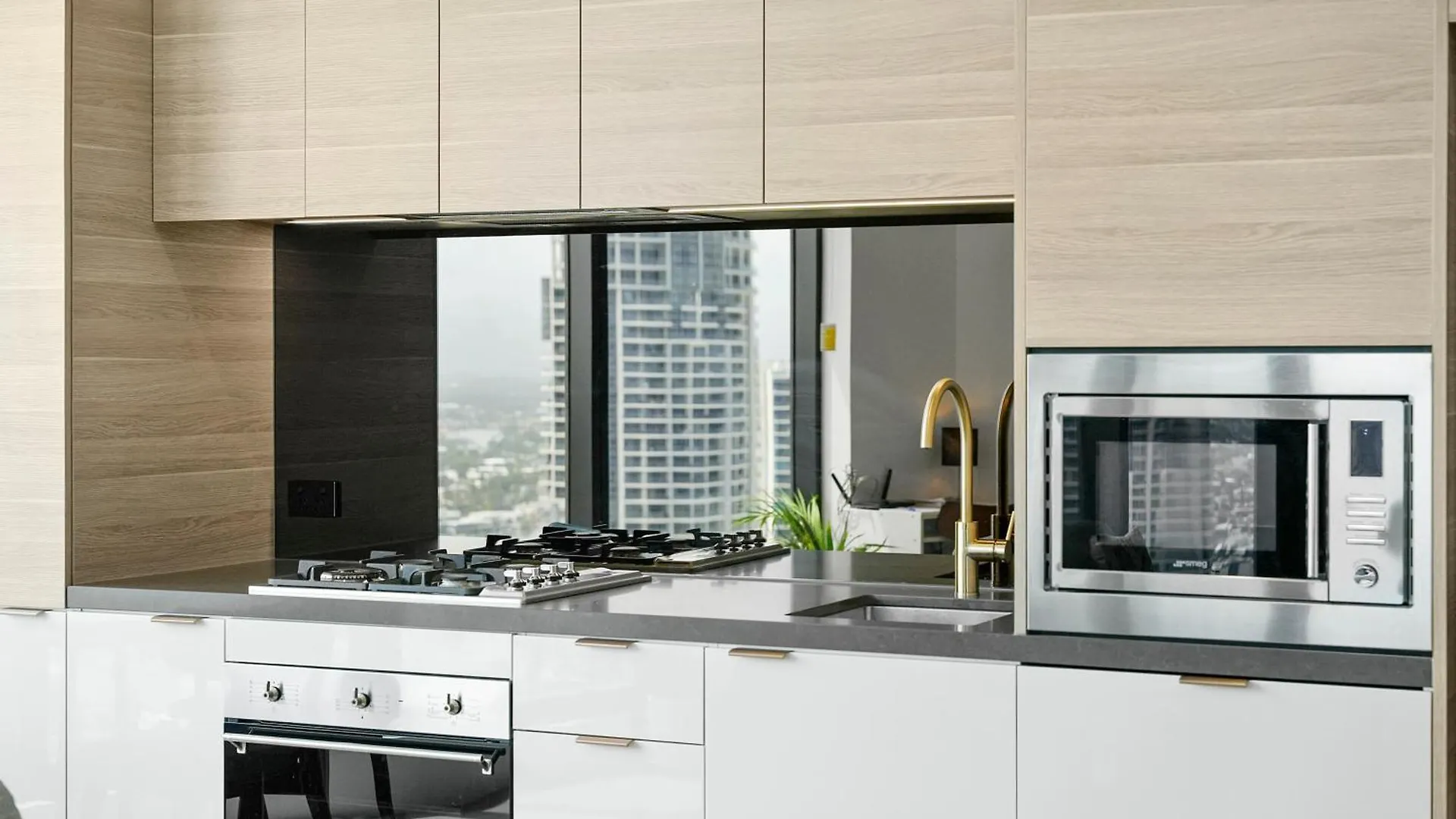 Sky-high Beachside Gold Coast