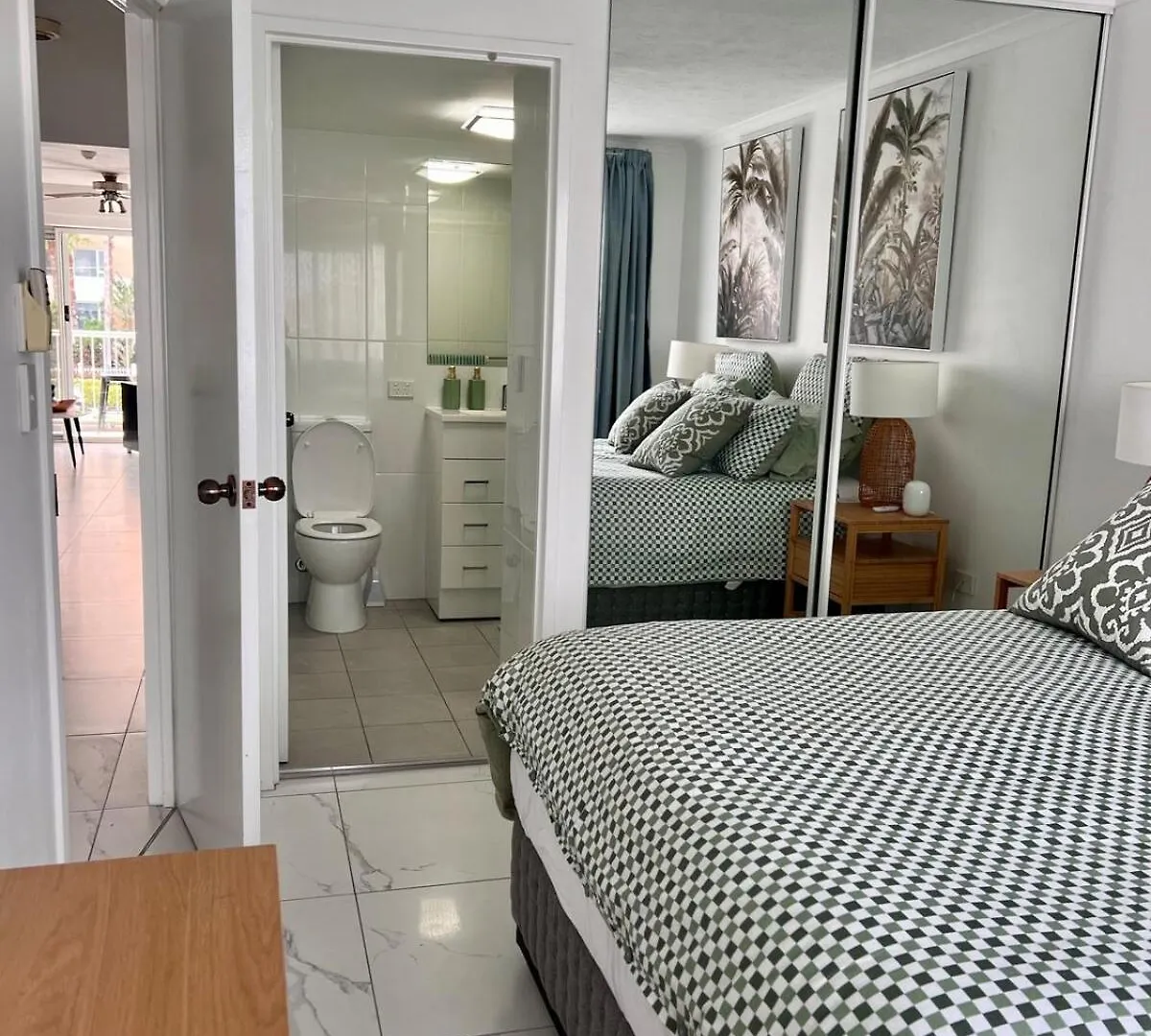 Apartment Beautiful Broadbeach Living! *