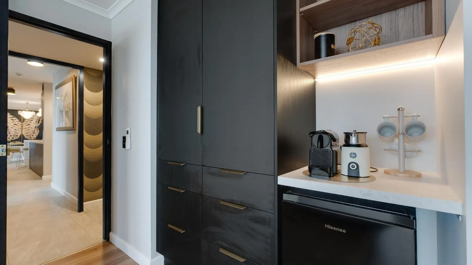 Luxury 3-br Escape With Stunning Views Apartment *