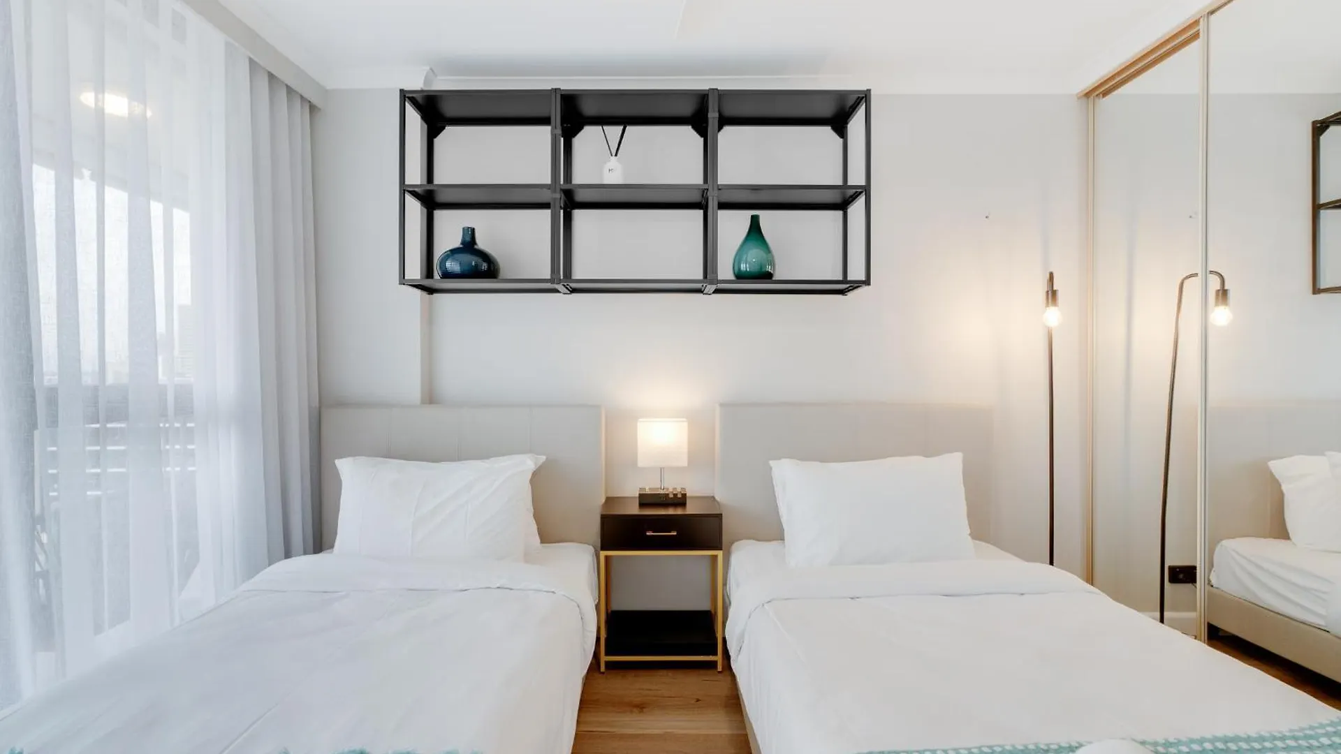 Luxury 3-br Escape With Stunning Views Apartment *