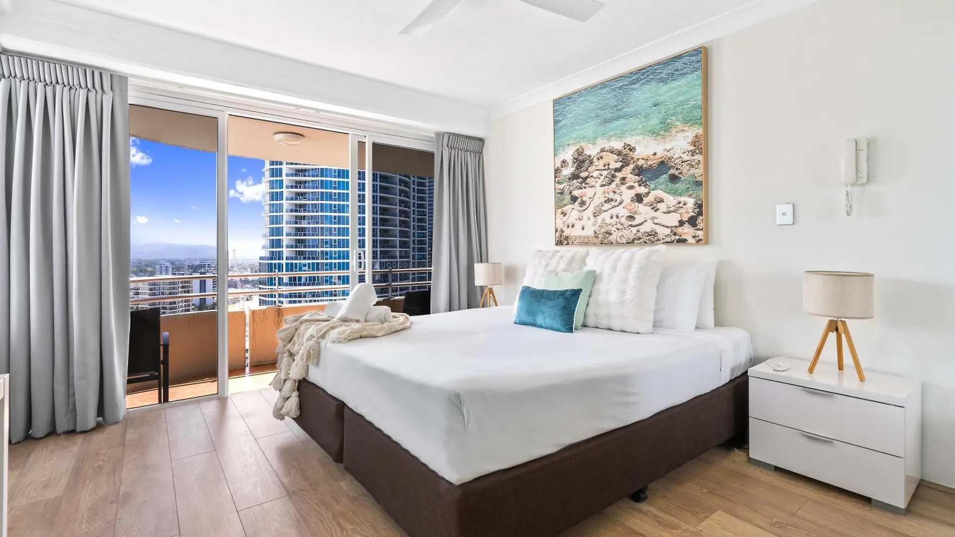 3 Bedroom Ocean View Unit At Zenith In Surfers Paradise - Q Apartment *
