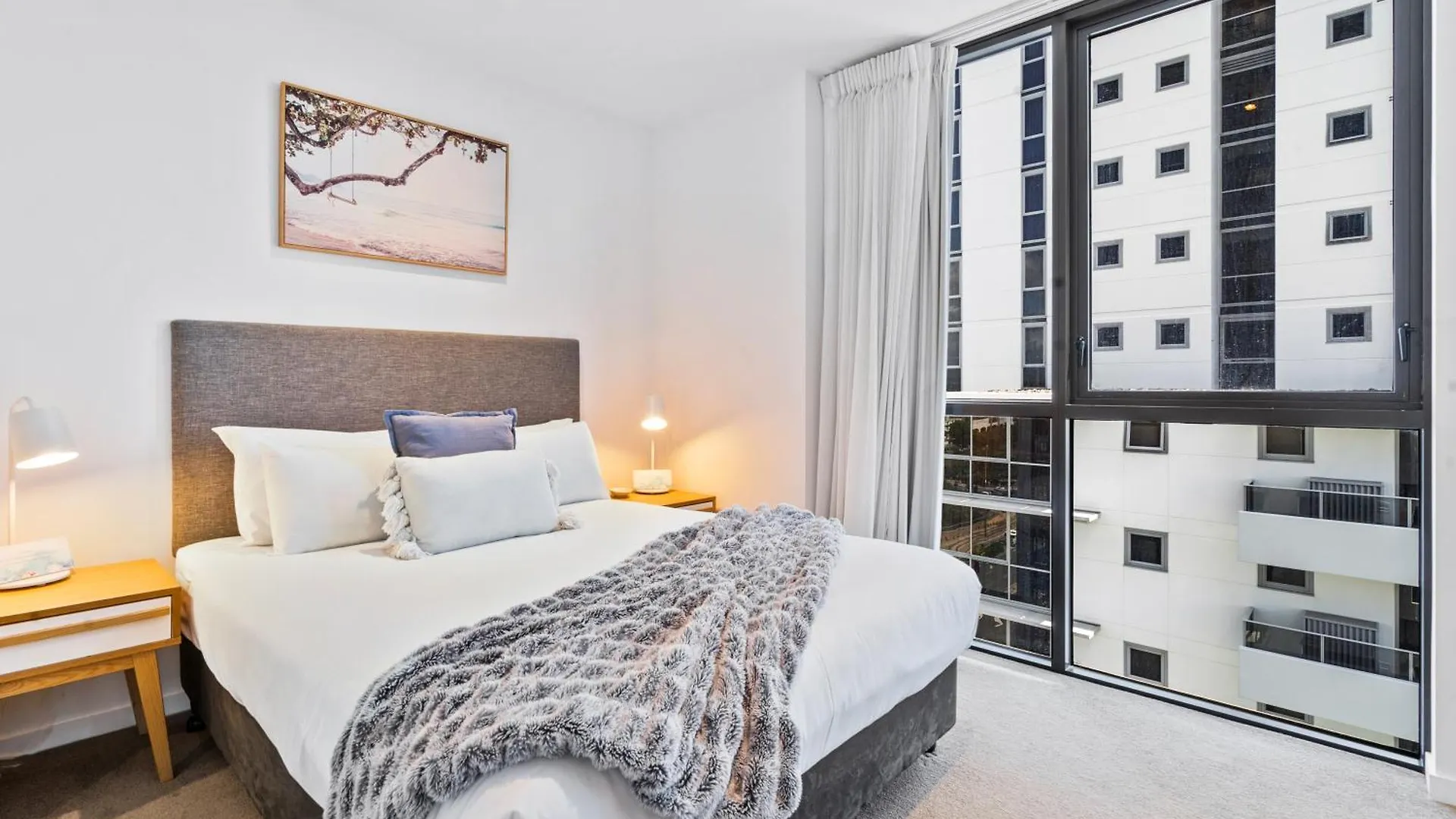 Apartment 'Beachside Glow' Gleaming Getaway On The Gold Coast