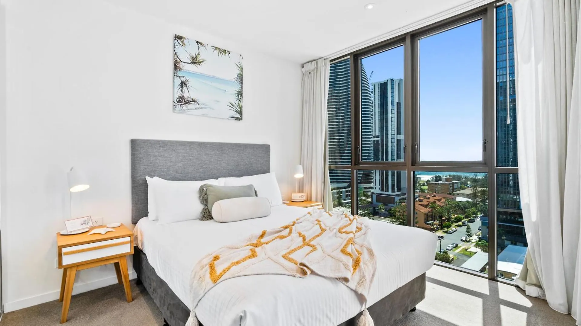 Apartment 'Beachside Glow' Gleaming Getaway On The Gold Coast *