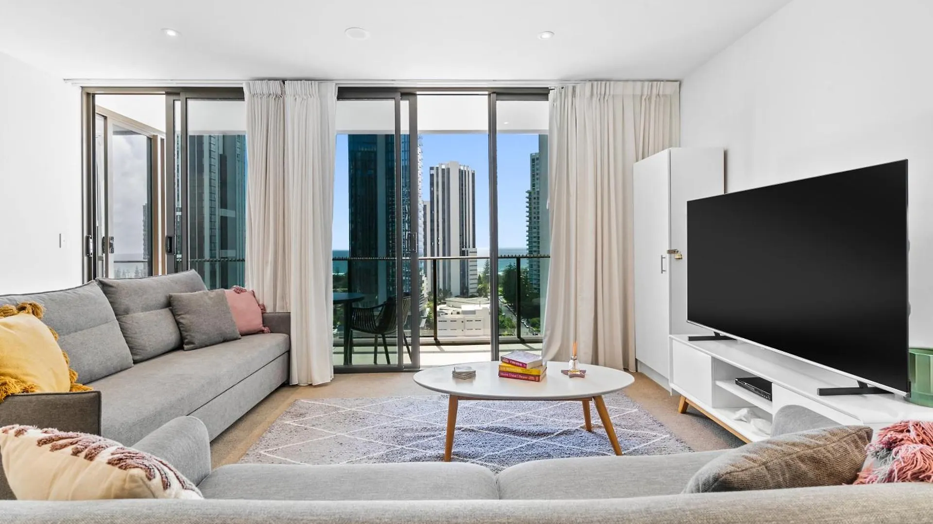 'Beachside Glow' Gleaming Getaway On The Gold Coast Gold Coast