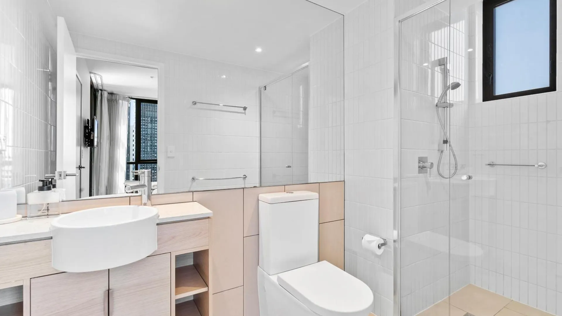 'Beachside Glow' Gleaming Getaway On The Gold Coast