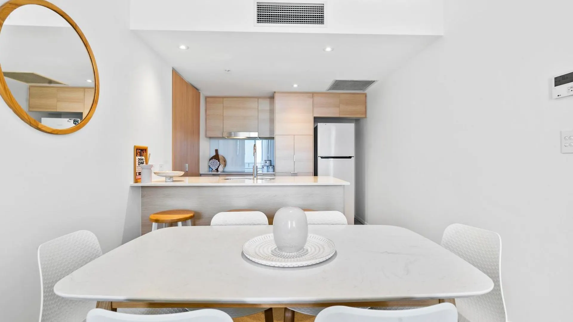 'Beachside Glow' Gleaming Getaway On The Gold Coast Gold Coast