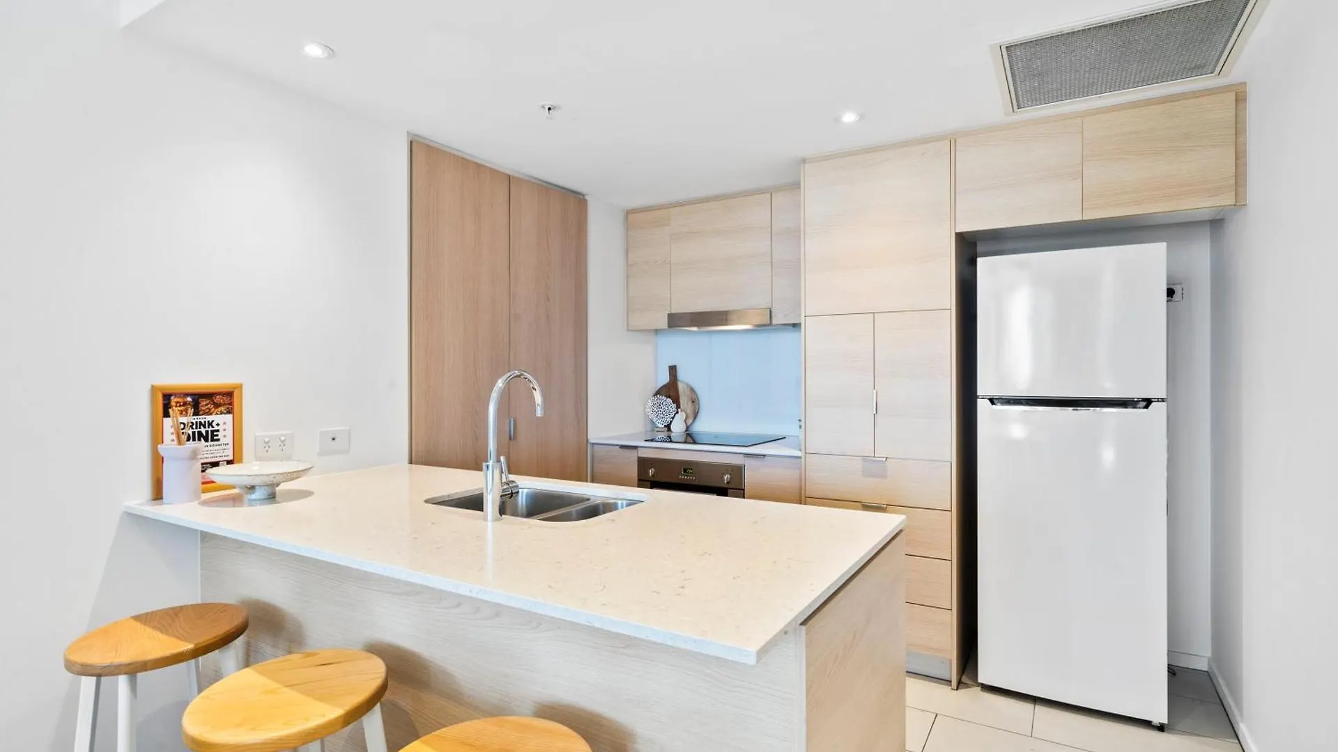 'Beachside Glow' Gleaming Getaway On The Gold Coast * Gold Coast