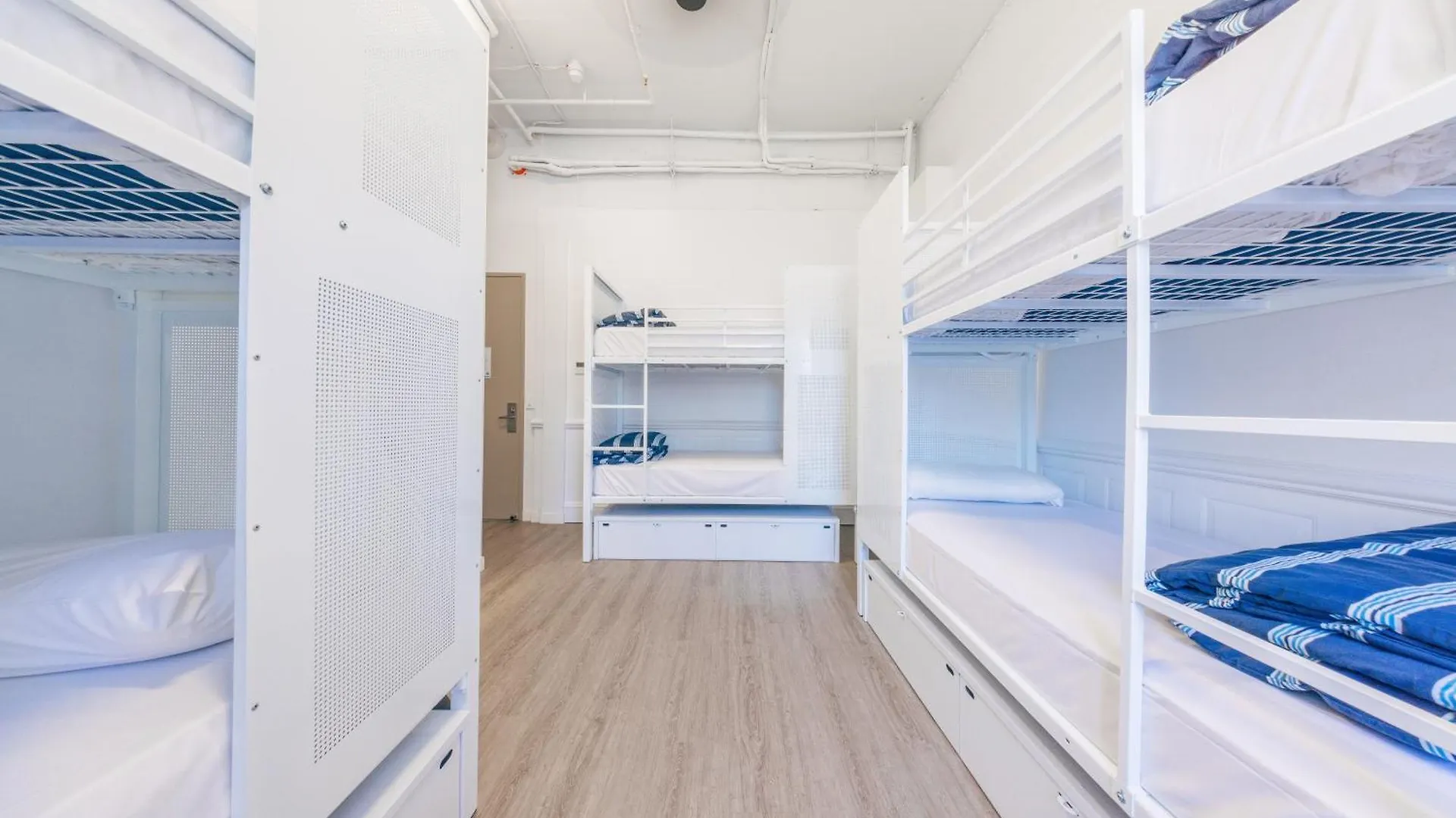 Hostel Maze Backpackers - *