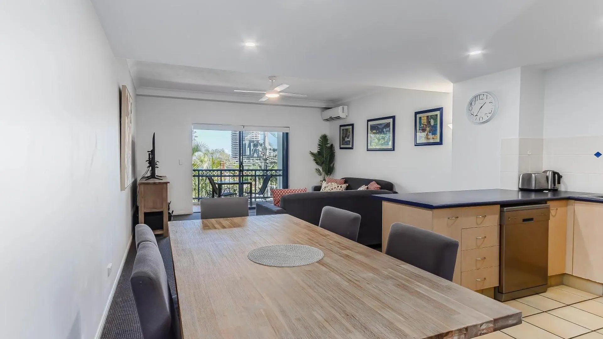 Bella Mare Coolangatta Beachside Aparthotel 4*