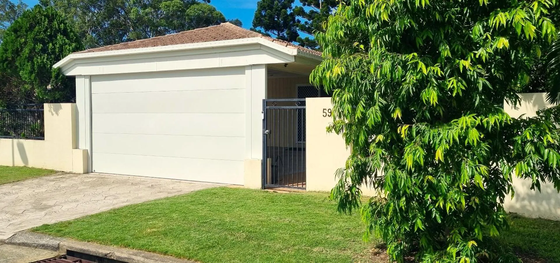 6 Bedroom House With Pool Holiday home