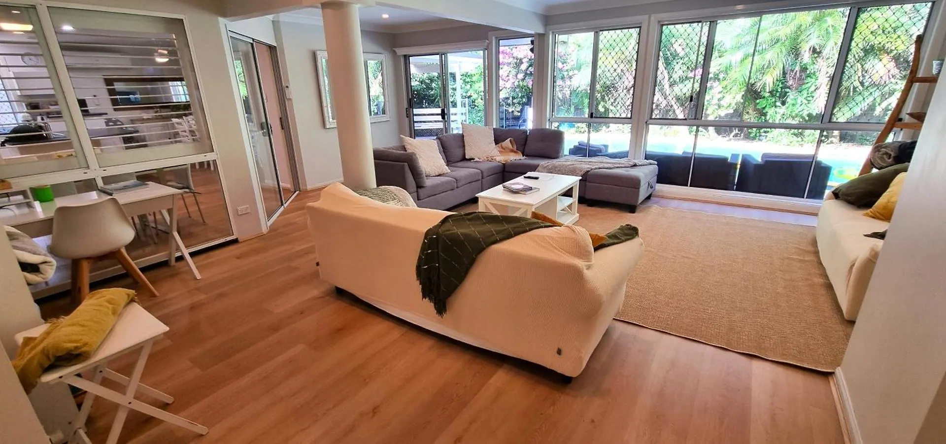 6 Bedroom House With Pool Holiday home Gold Coast