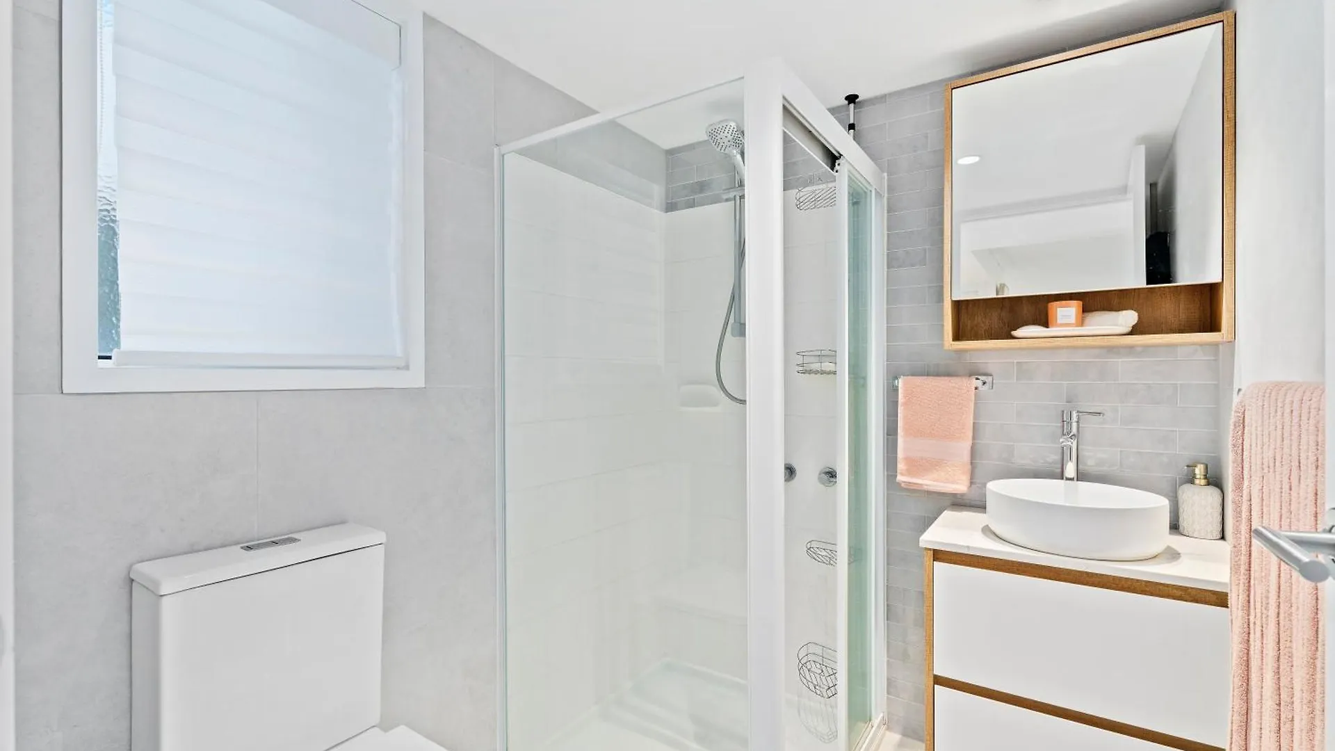 Coastline Escape Renovated Unit - New Listing * Gold Coast
