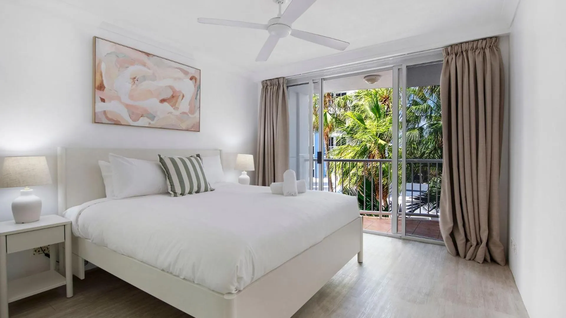 Bel Air Modern 1 Bedroom - Coasthm Gold Coast