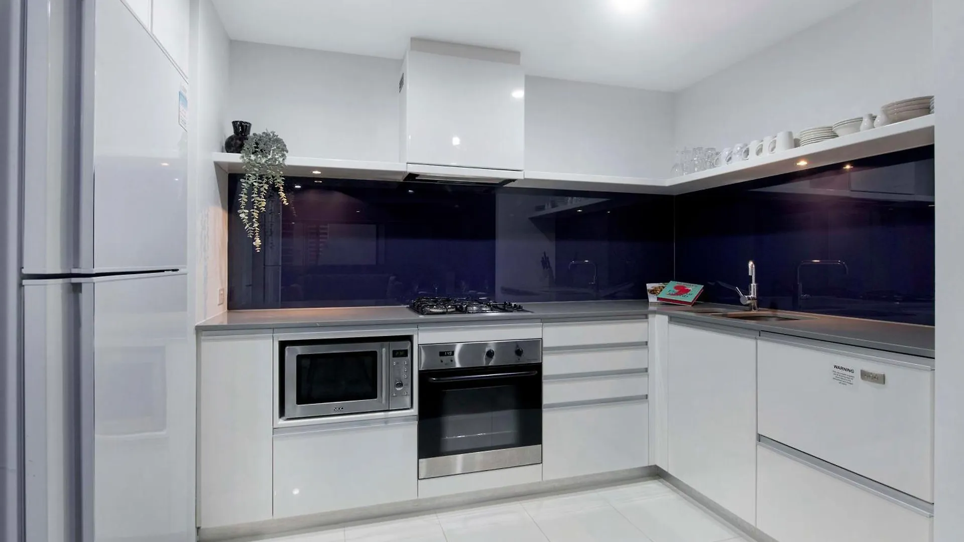 Ocean Views! - One Bedroom With - From Level 9 - Circle On Cavill - Self Contained & Privately Managed - Wow Apartment *