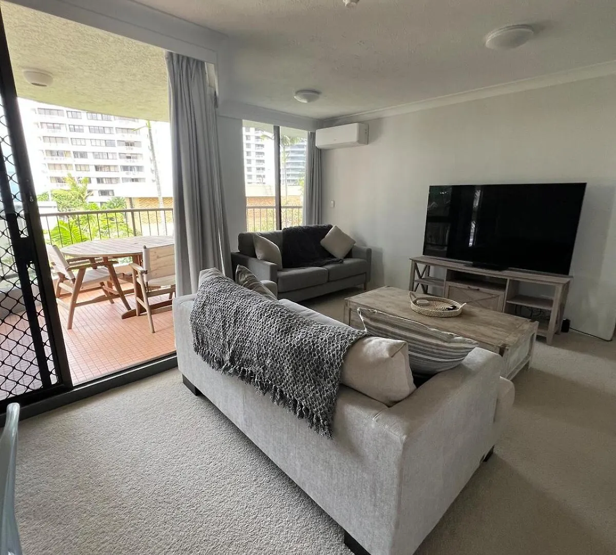 Surf And Seaside * Gold Coast