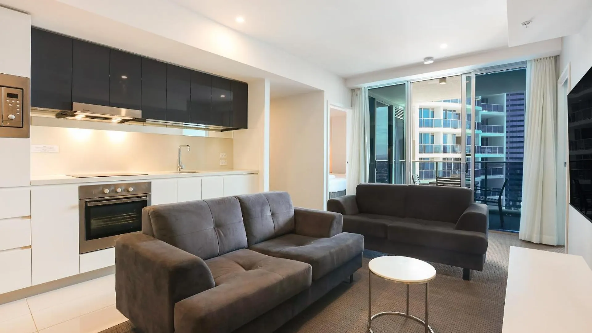Number 1 H Residences - Wifi, Parking & By Holidays * Gold Coast