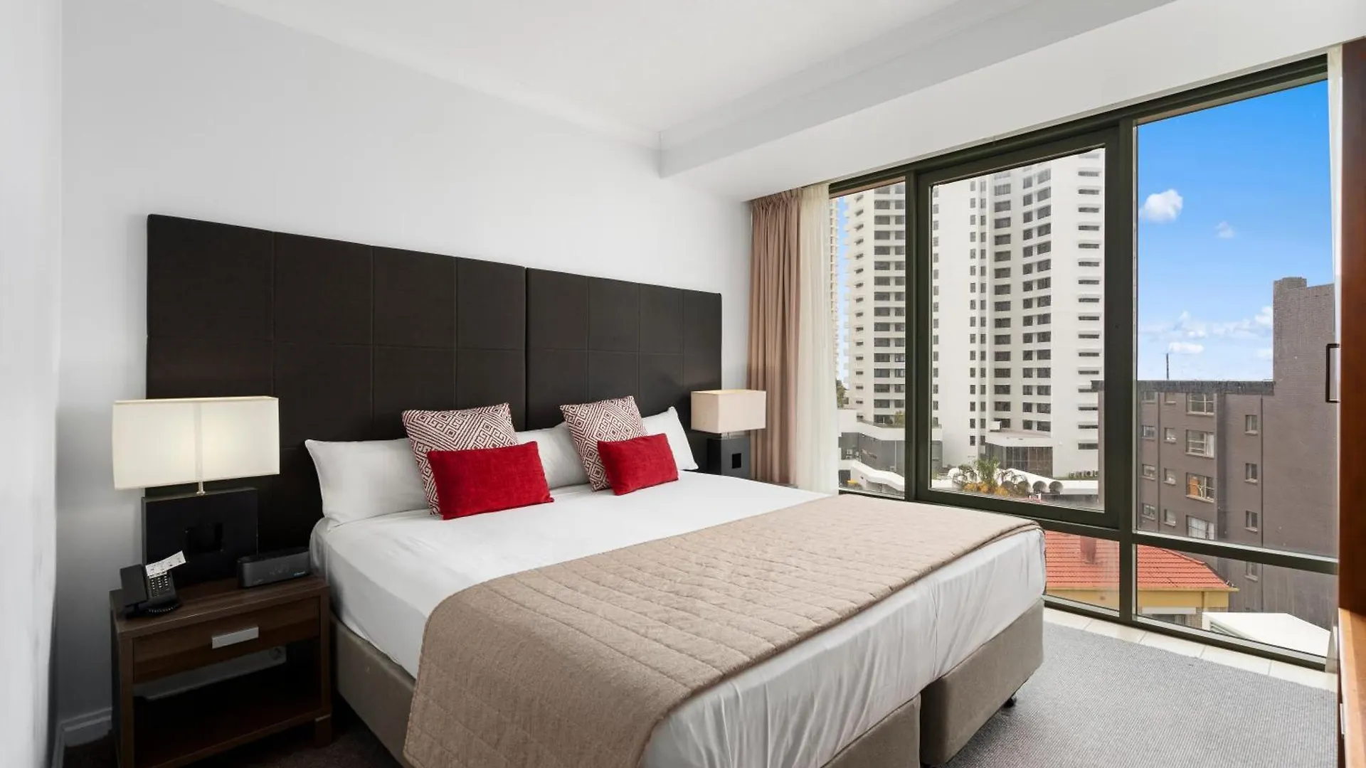 Legends - Qstay Apartment *