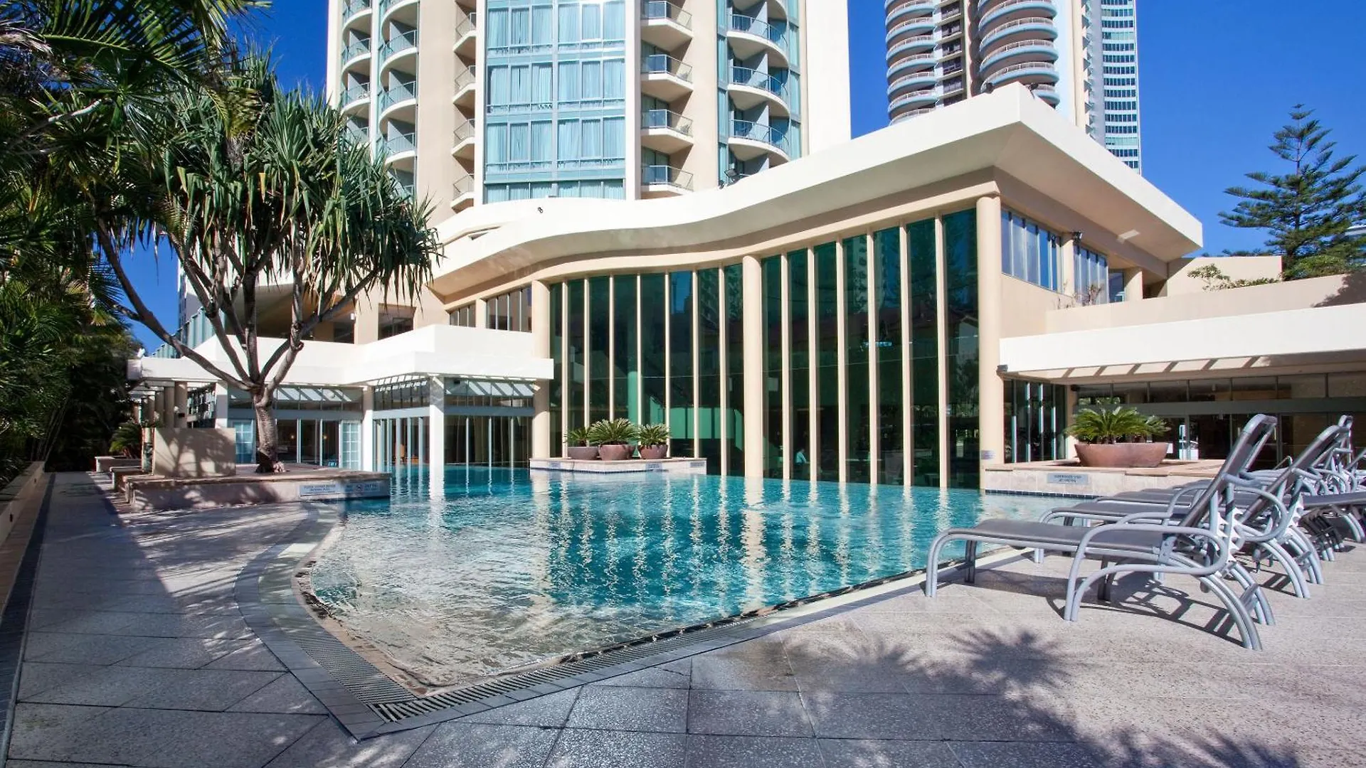 Legends - Qstay Apartment *