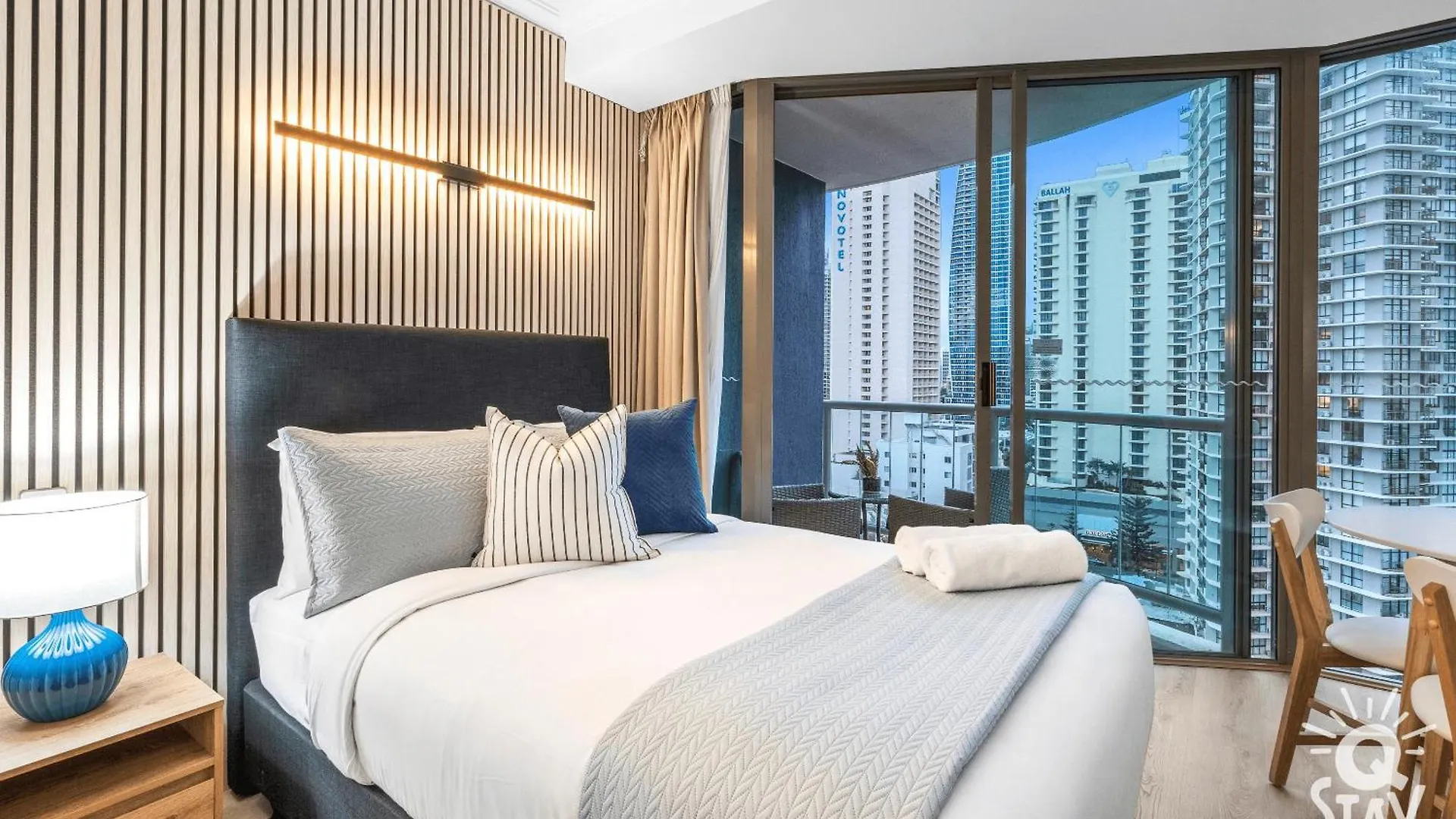 Legends - Qstay Apartment