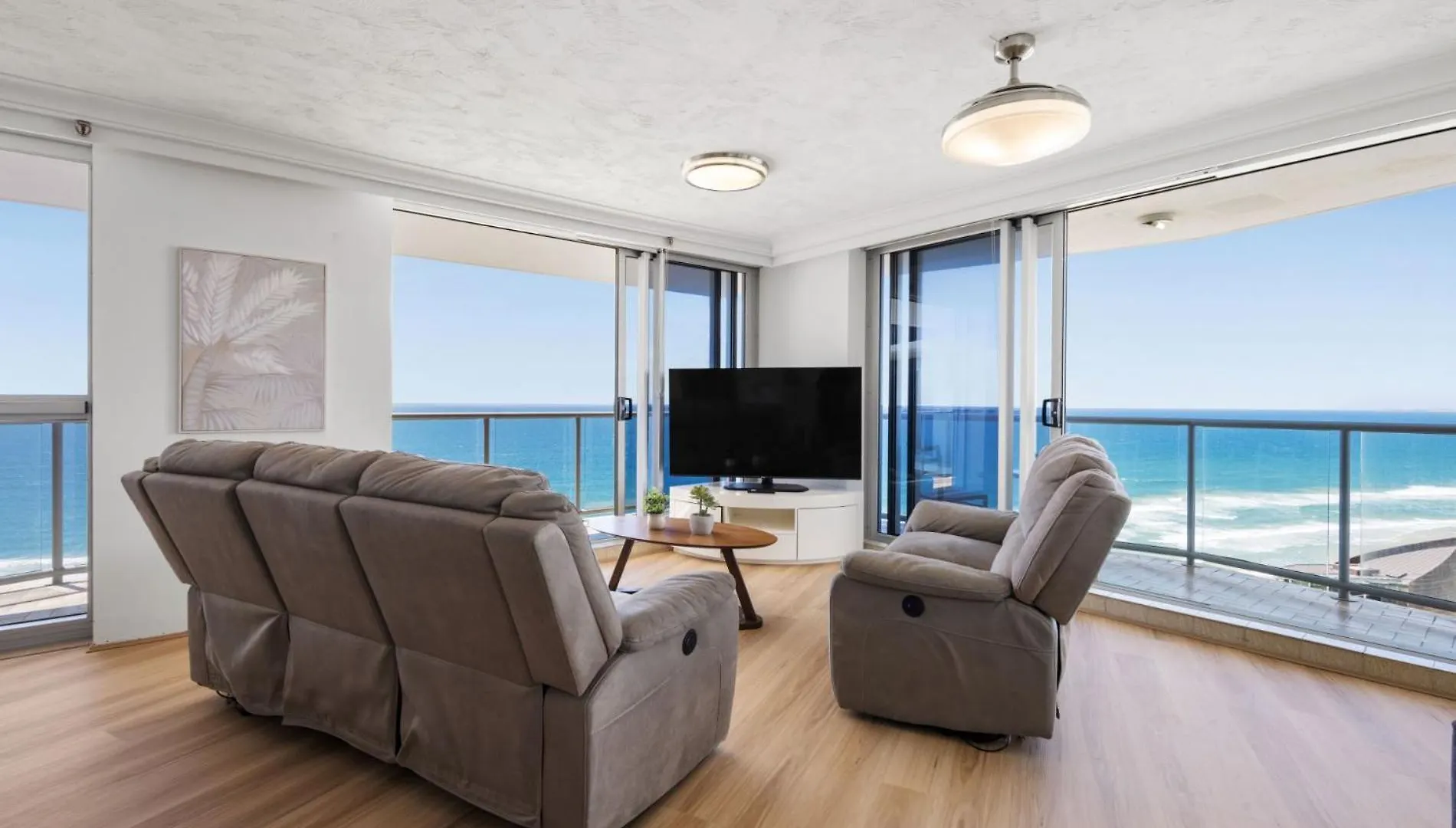 Peninsula Surfers Paradise - Hosted By Coastal Letting *