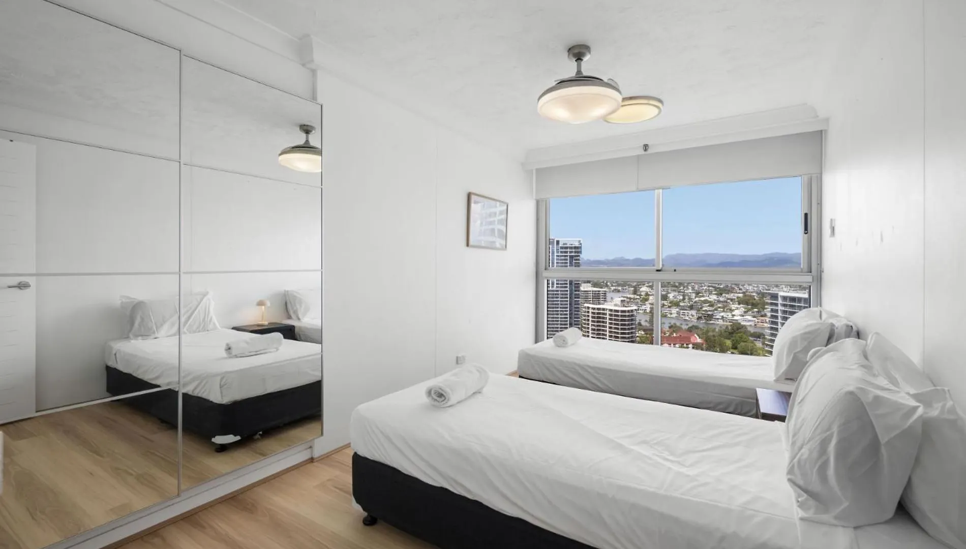 Peninsula Surfers Paradise - Hosted By Coastal Letting Lägenhet
