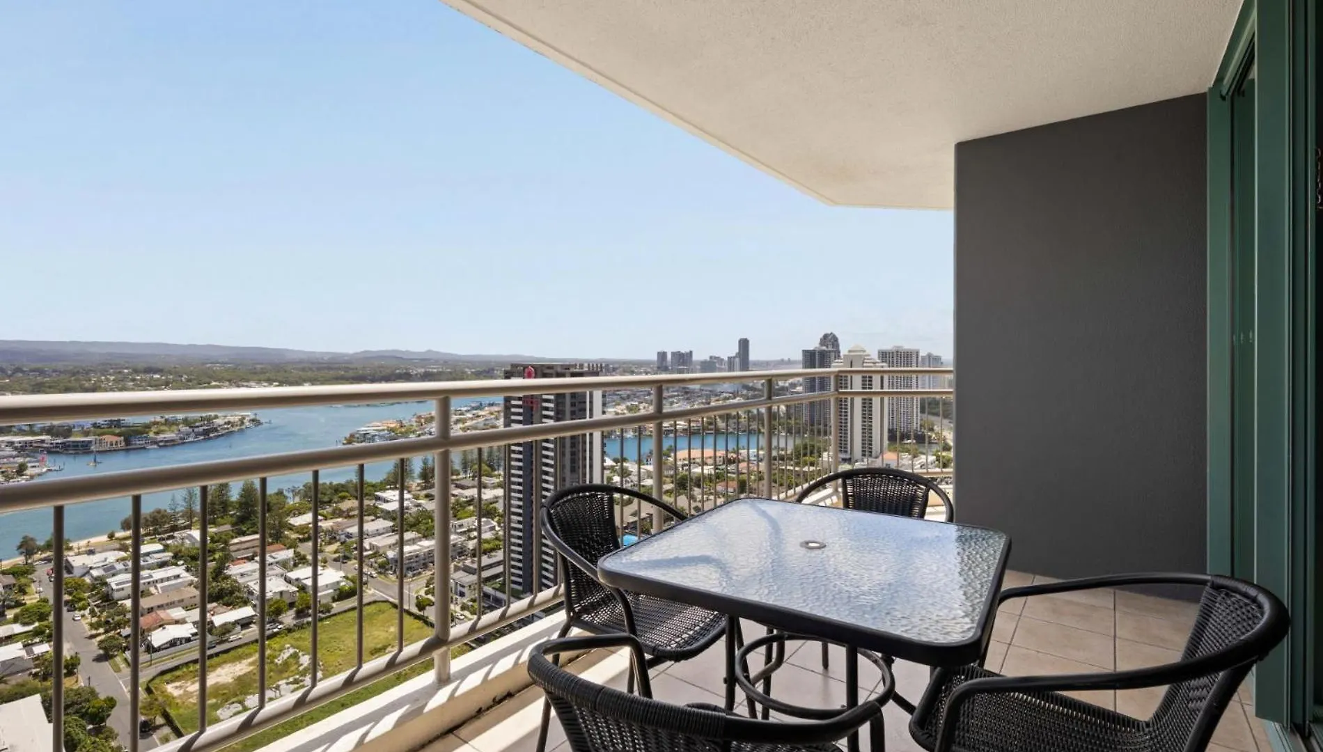Crown Towers - Hosted By Coastal Letting Apartment *