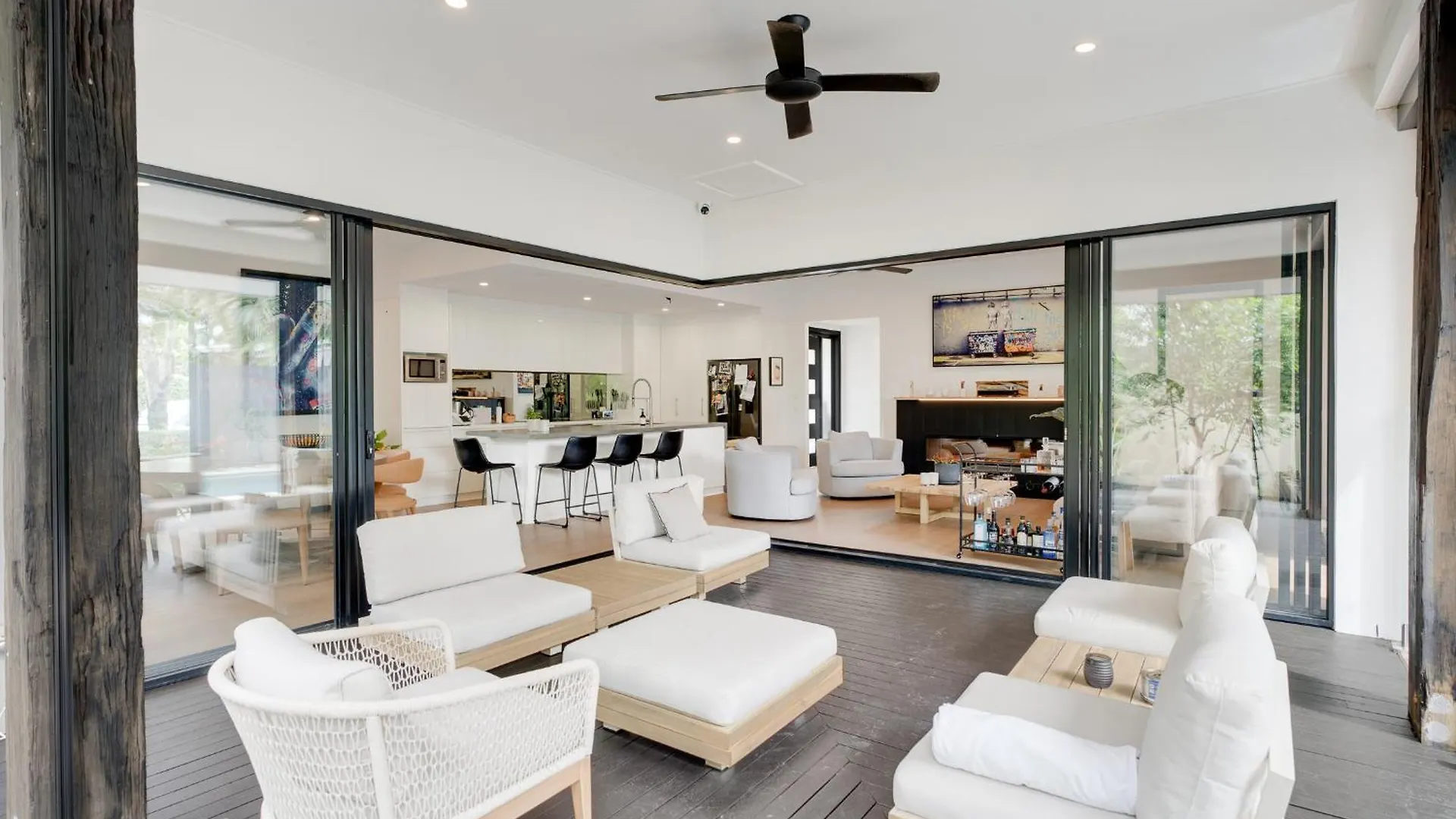 Holiday home Christmas Special! Spacious 4-br Family Oasis