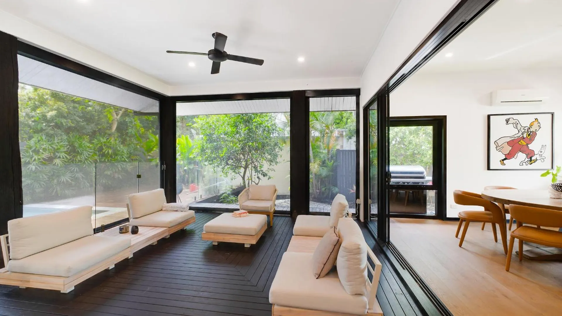 Holiday home Christmas Special! Spacious 4-br Family Oasis *