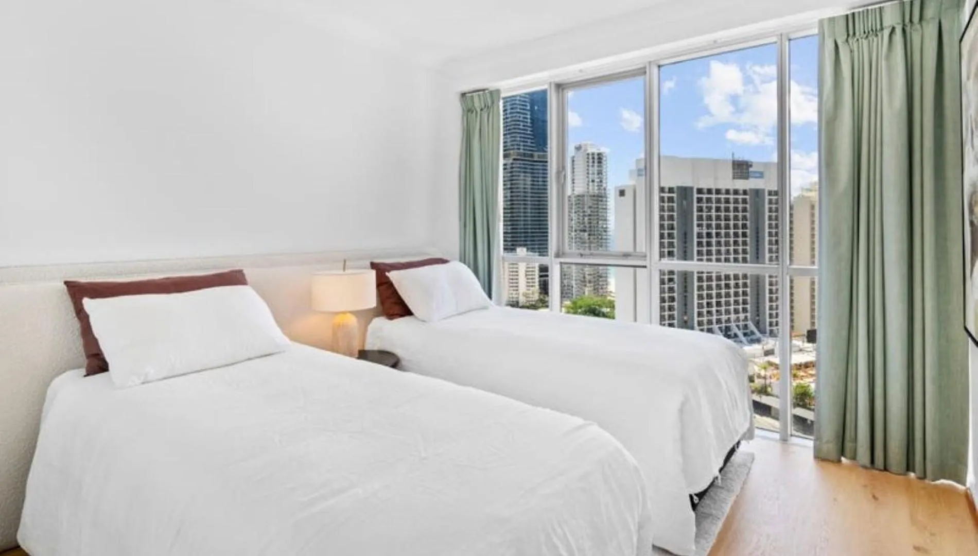 Towers Of Chevron - Private Gold Coast