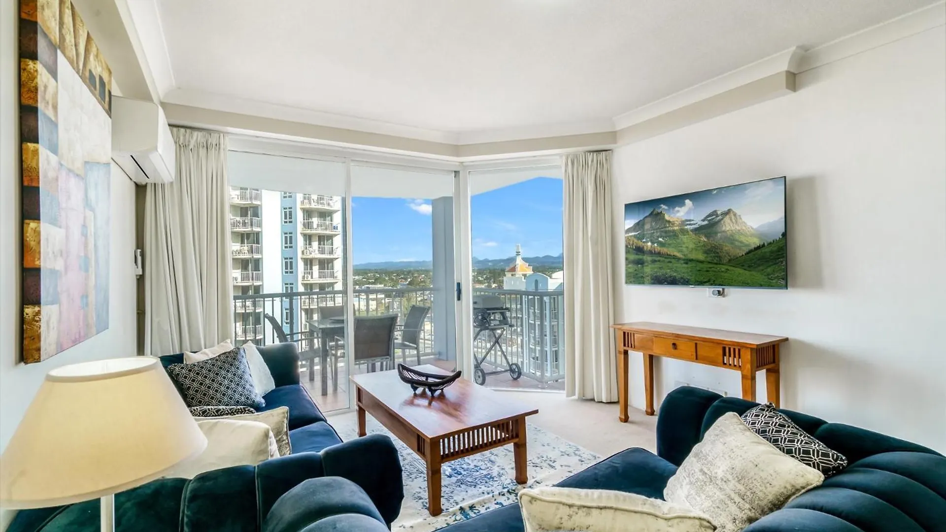 Ocean View 2-bed With Pools, Spa, Sauna, Gym & Bbq Apartment