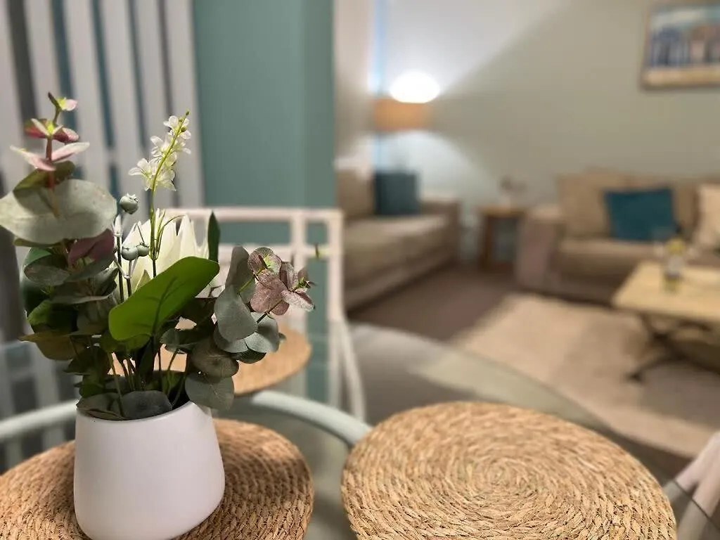 2 Bedroom With Parking Stroll To Apartment