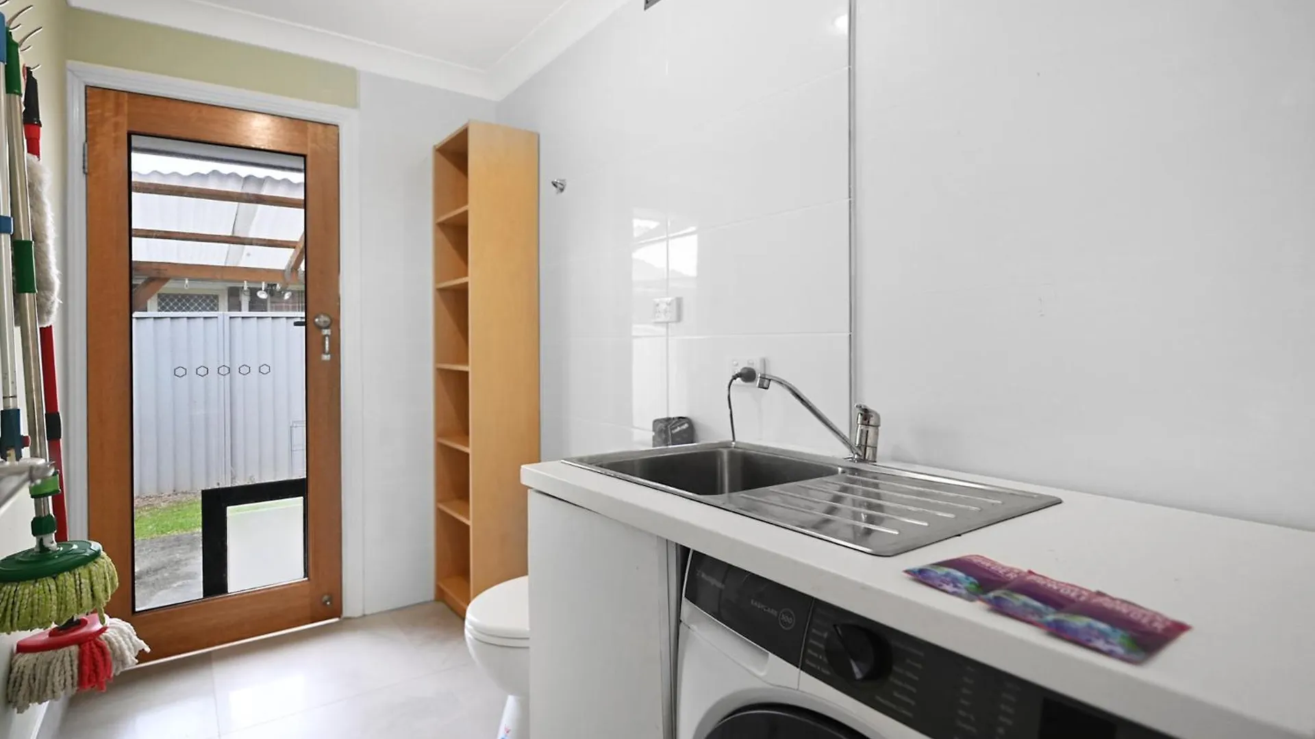 Tranquil 3-bedroom In Heart Of Parkwood Holiday home Gold Coast