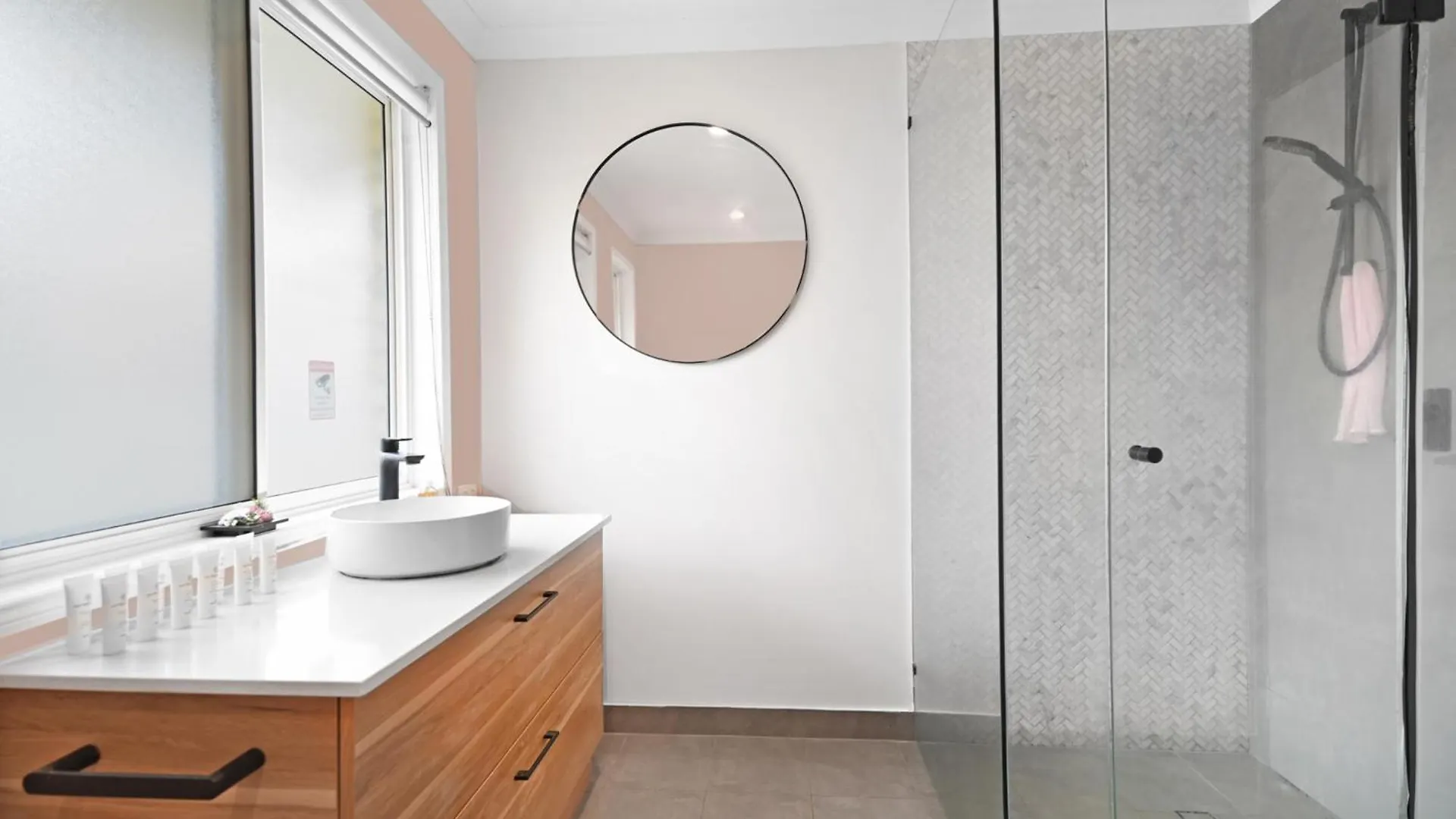 Tranquil 3-bedroom In Heart Of Parkwood Holiday home