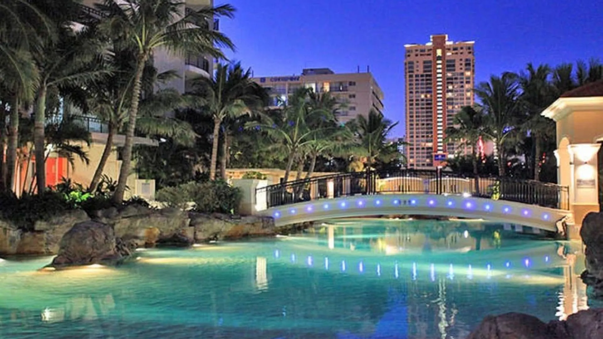 Chevron Renaissance Two Bedroom Ocean Views - Coasthm Apartment Gold Coast