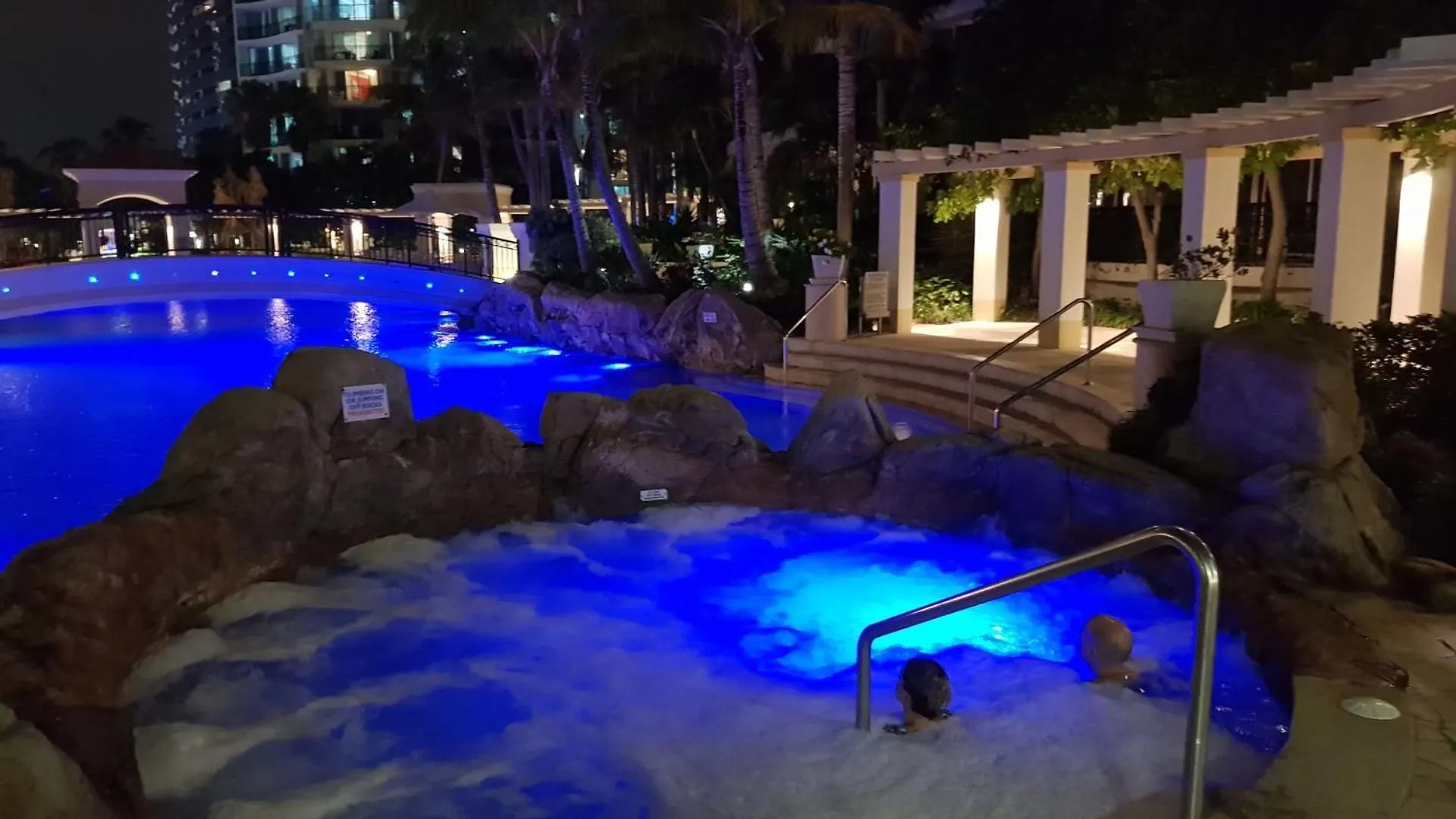 Chevron Renaissance Two Bedroom Ocean Views - Coasthm * Gold Coast