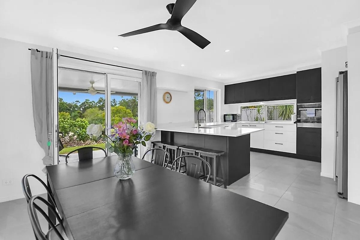 Tranquil 3-bedroom In Heart Of Parkwood