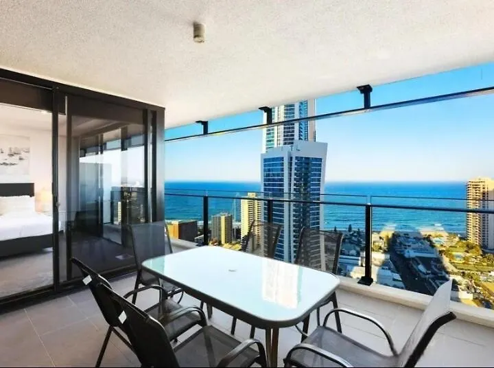 Circle On Cavill 2-bed Sea View Apartment
