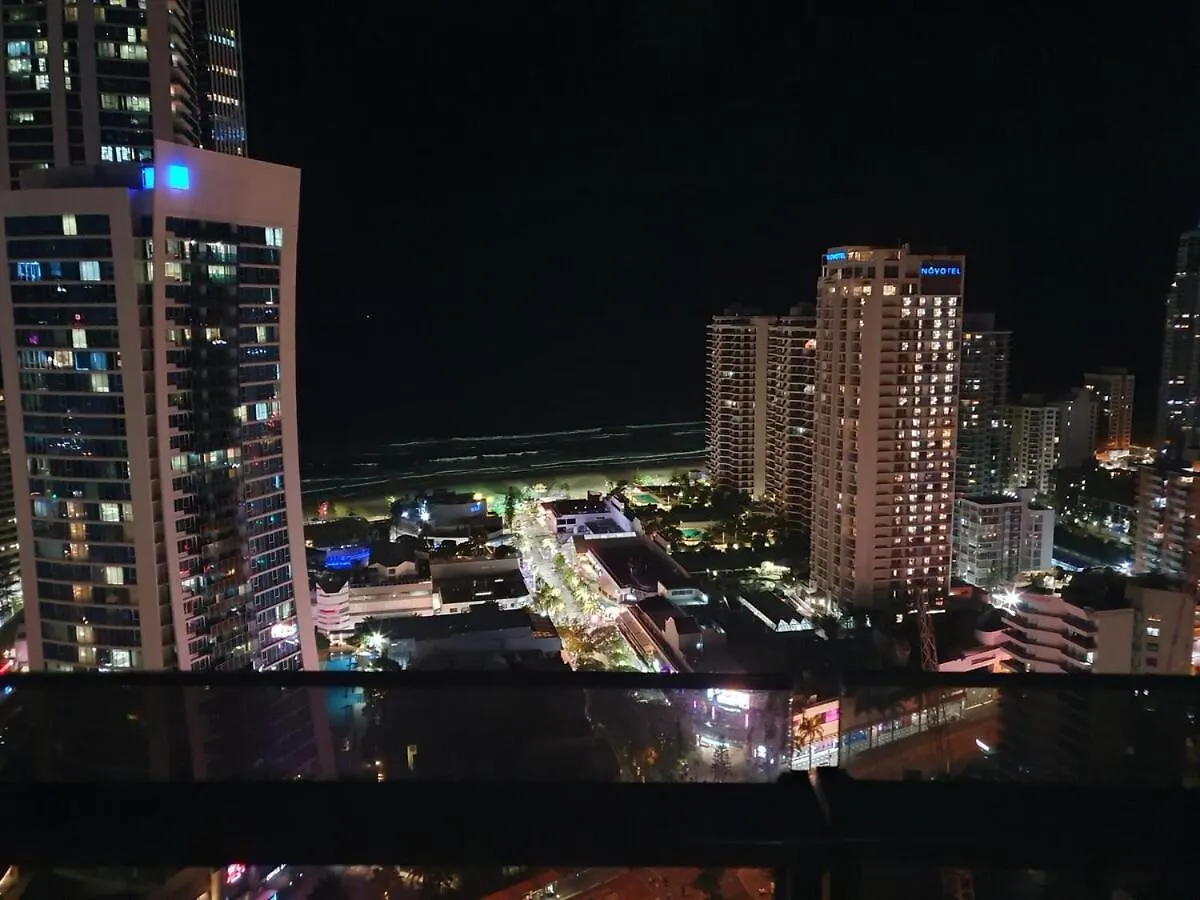 Apartment Circle On Cavill 2-bed Sea View