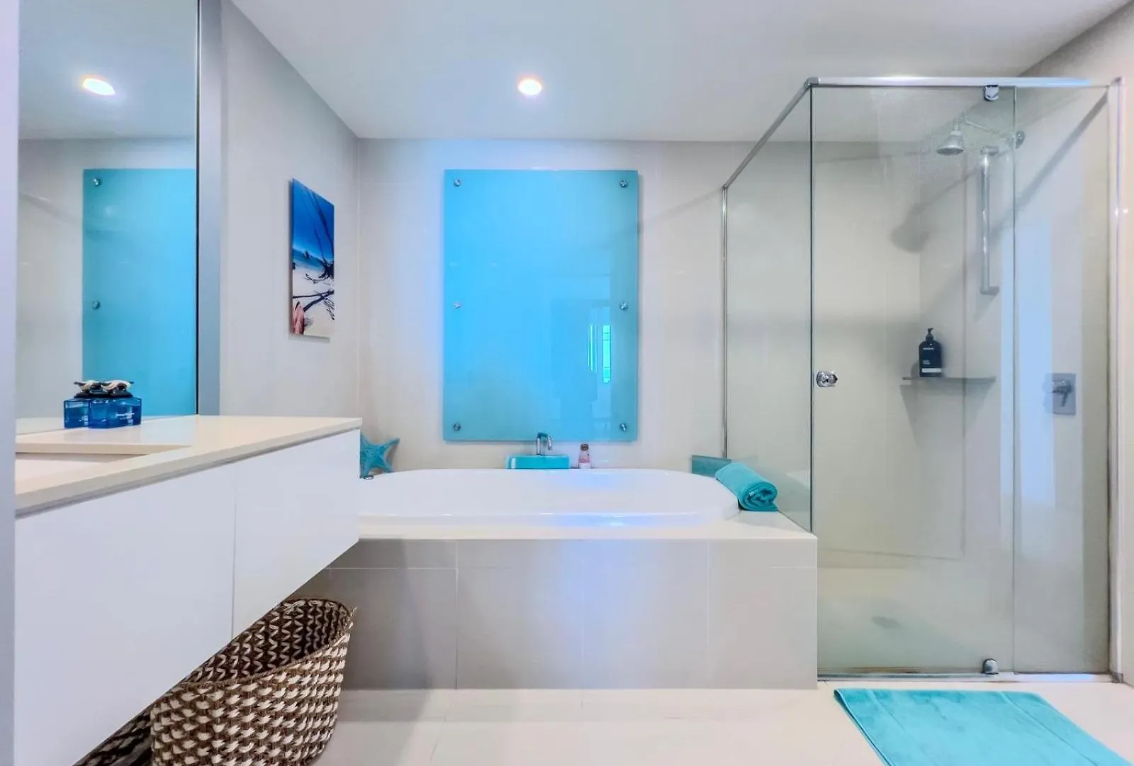 Iconic Q1 Level 35! Apartment *